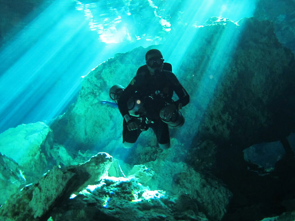 2 CAVE DIVE WEB (1)
